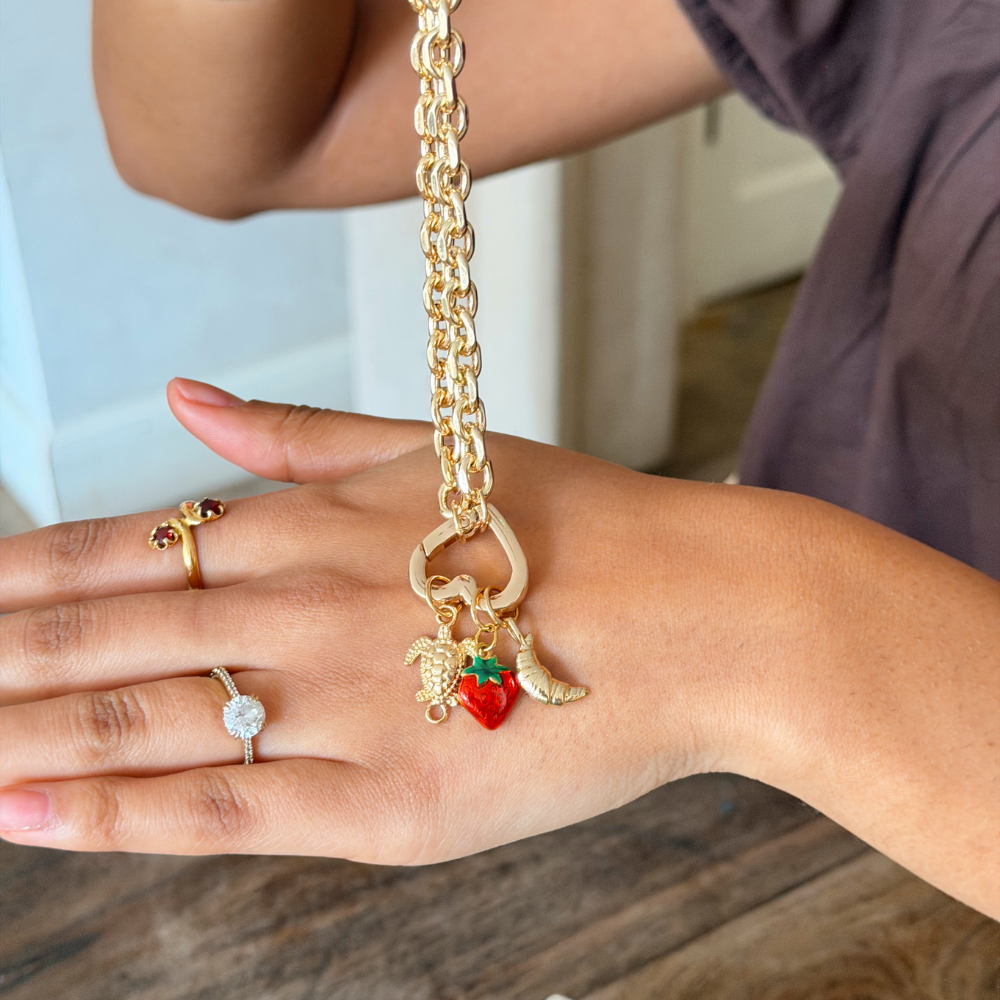 CHUNKY GOLD PHONE STRAP - HEART