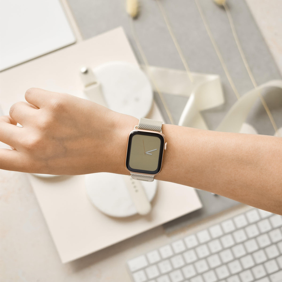 Magnetic Chain Apple Watch Strap - Almond White